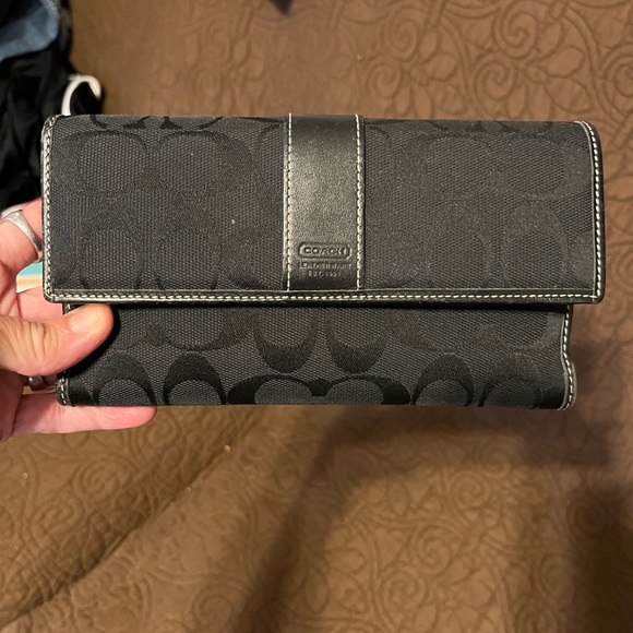 Coach Handbags - EUC VINTAGE COACH WALLET MATCHING CHECKBOOK